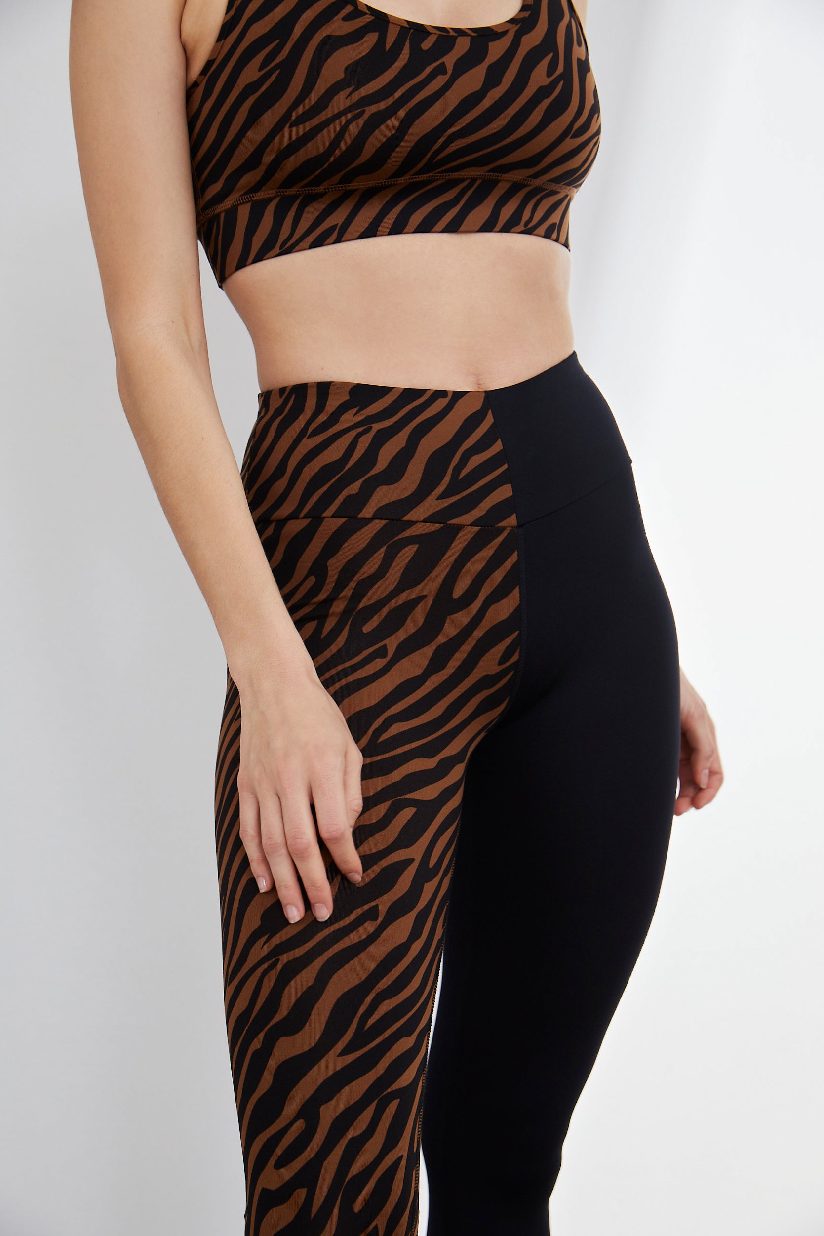 Leggings Twisted Zebra Toffee | Hey Honey Yoga & Active Wear